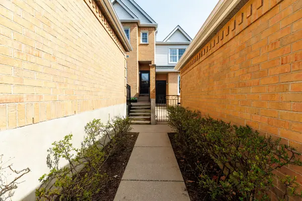 1570 Richmond ST #5, London North, ON N6G 4W2