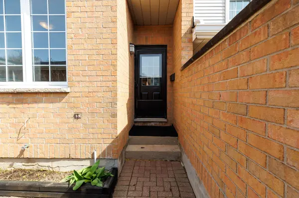 1570 Richmond ST #5, London North, ON N6G 4W2