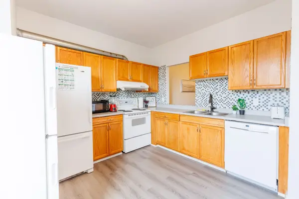 1570 Richmond ST #5, London North, ON N6G 4W2