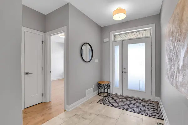 32 Moore ST, Stittsville - Munster - Richmond, ON K0A 2Z0