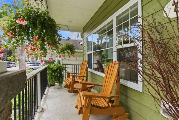 72 Smirle AVE, Tunneys Pasture And Ottawa West, ON K1Y 0S3