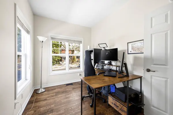 72 Smirle AVE, Tunneys Pasture And Ottawa West, ON K1Y 0S3