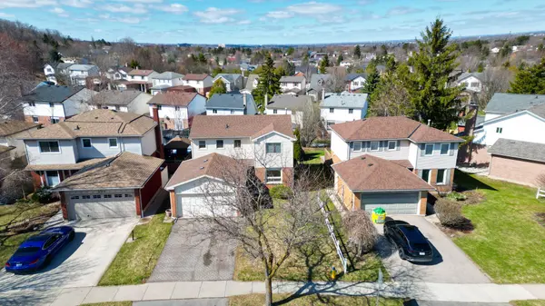 498 Thorndale DR, Waterloo, ON N2T 2A2