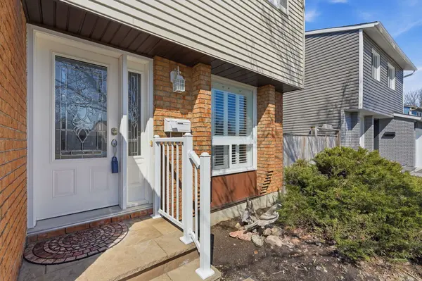 1594 St Georges ST, Orleans - Cumberland And Area, ON K1E 2M9