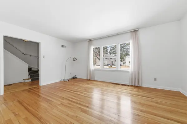 22 Cabot PL, Deep River, ON K0J 1P0