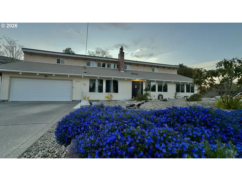 2580 FIR ST, North Bend, OR 97459