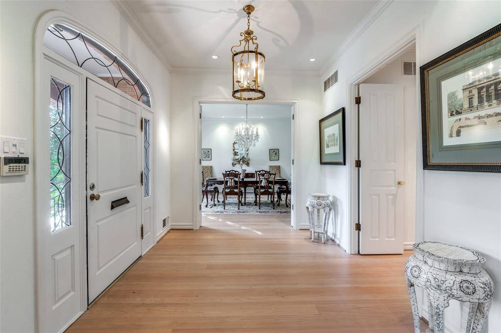 5865 Farquhar Lane, Dallas, TX 75209