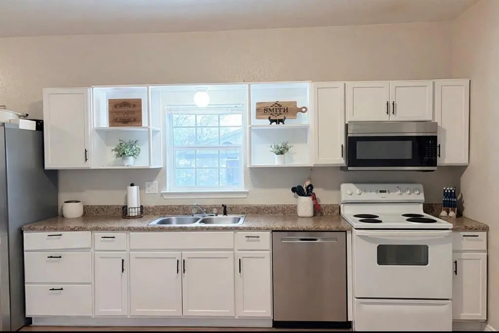 180 Trail Drive, Bowie, TX 76230