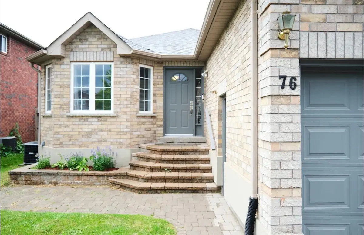 76 Larkin DR, Barrie, ON L4M 7B4