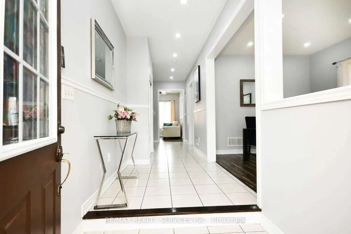 17 Eagle Plains (UPPER) DR, Brampton, ON L6R 3M6