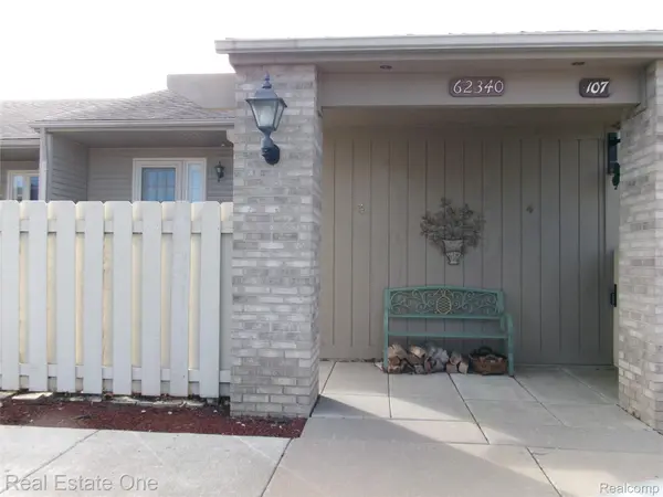 62340 Arlington Circle #3, South Lyon, MI 48178
