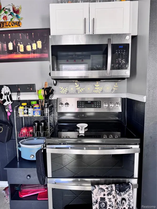 4665 Westpoint ST W, Dearborn Heights, MI 48125