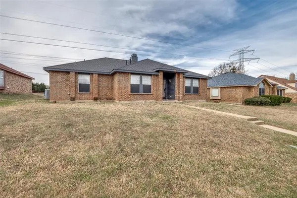 1004 Eagle Drive, Desoto, TX 75115