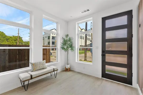 727 W 10th Street #109, Dallas, TX 75208