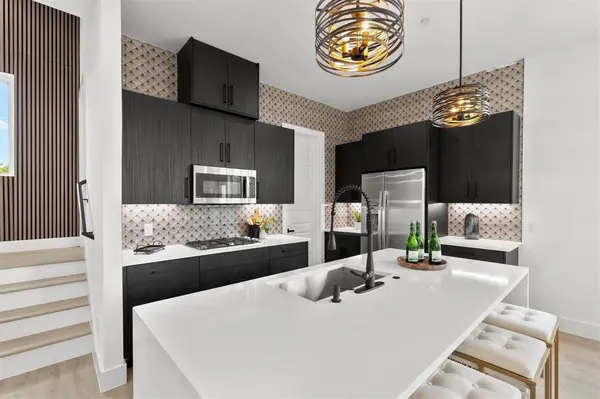 727 W 10th Street #109, Dallas, TX 75208