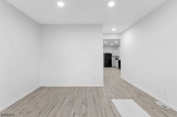 223 Pine St #1, Elizabeth City, NJ 07206