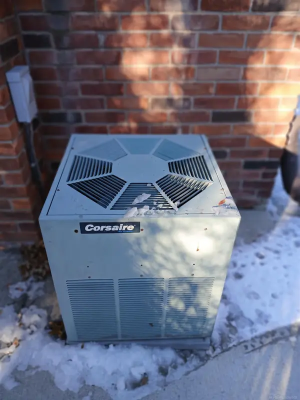 1000 Vernier RD, Grosse Pointe Woods, MI 48236