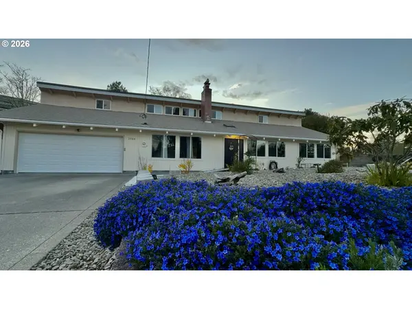 2580 FIR ST, North Bend, OR 97459