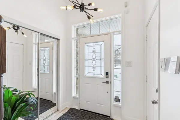 61 Minerva AVE, Toronto E08, ON M1M 0C2