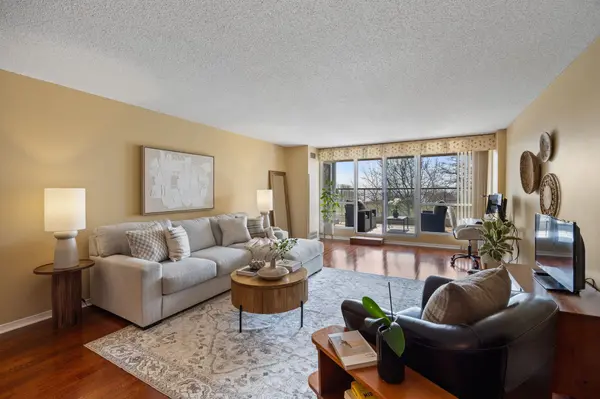 45 Cumberland LN #306, Ajax, ON L1S 7K3