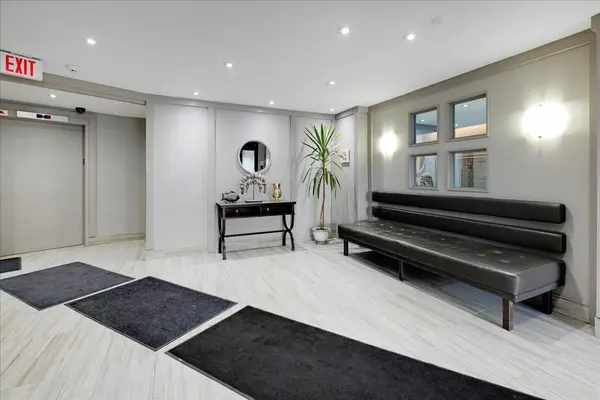 260 Davis DR #613, Newmarket, ON L3Y 7C3