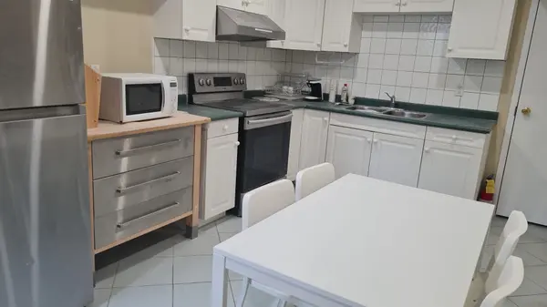 38 Lois DR #Bsmt, Vaughan, ON L4H 1H8