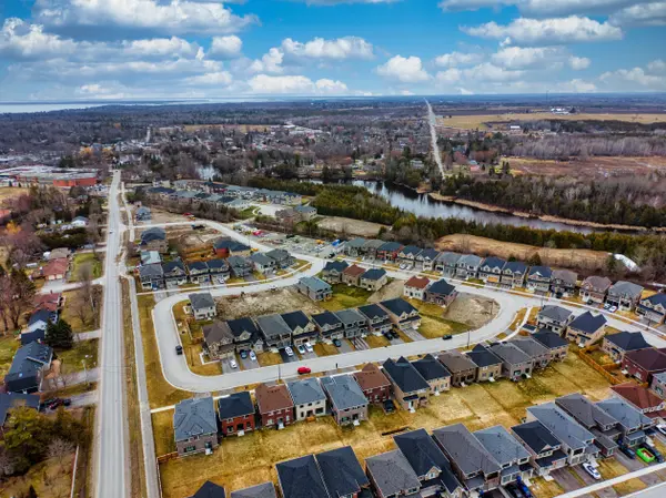 17 Sam Battaglia CRES, Georgina, ON L0E 1R0