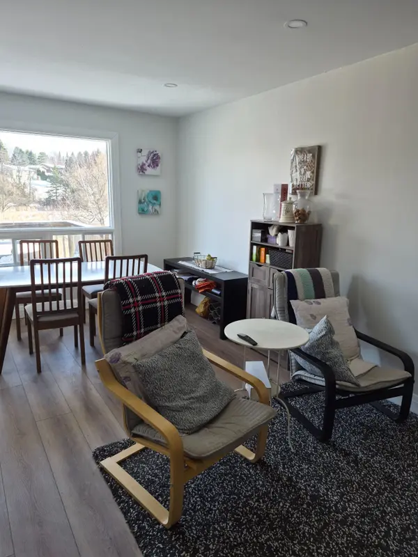 28 Royal Cedar CT, East Gwillimbury, ON L9N 1R7