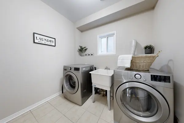 303 King ST E, East Gwillimbury, ON L0G 1M0