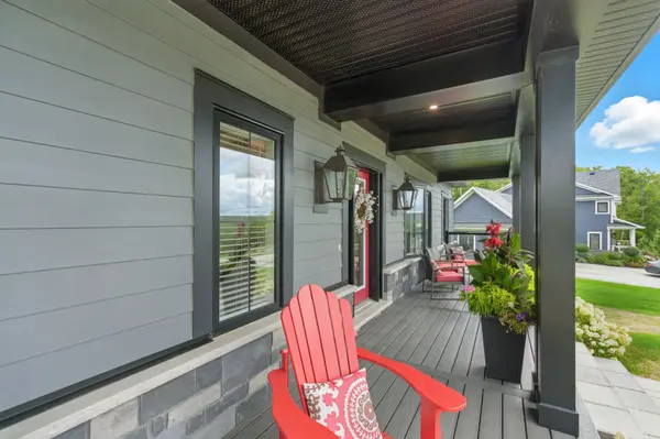 43 Thoroughbred DR, Oro-medonte, ON L0K 1E0