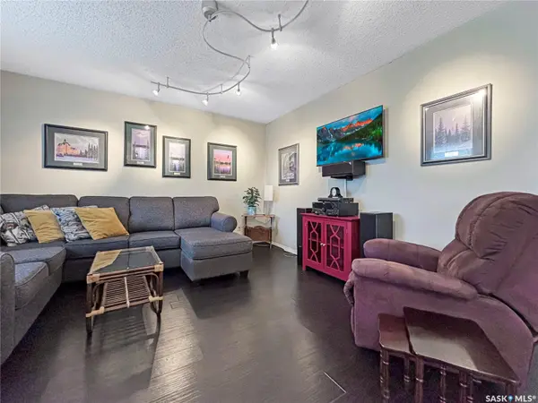 437 Douglas CRESCENT, Saskatoon, SK S7L 4T6