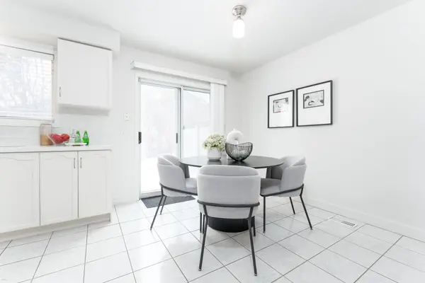 180 Forum DR #6, Mississauga, ON L4Z 3Y2