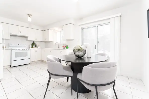 180 Forum DR #6, Mississauga, ON L4Z 3Y2