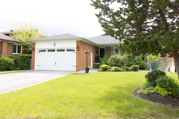 28 Eldorado CT, Toronto W05, ON M3J 1X1