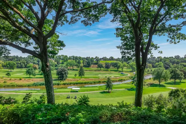 1000 Mississauga Heights DR, Mississauga, ON L5C 1A6