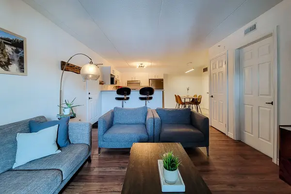 4003 Kilmer DR #204, Burlington, ON L7M 4M1