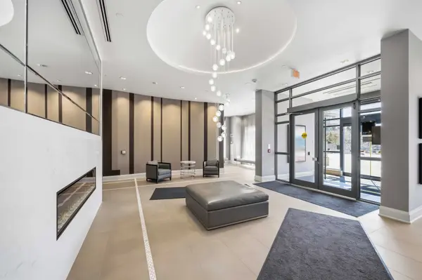 35 Fontenay CT #602, Toronto W08, ON M9A 0C4