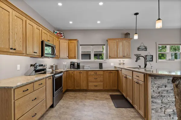 199 & 213 Leone's Cove LN, Frontenac Islands, ON K0H 2Y0