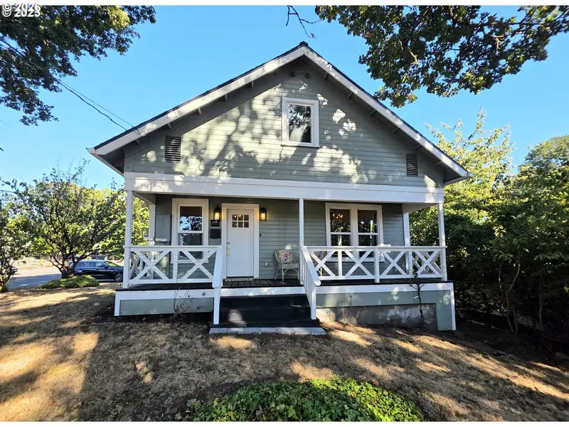 296 N 4TH ST, St Helens, OR 97051