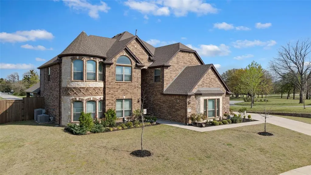 800 Beckington Drive, Shady Shores, TX 76208