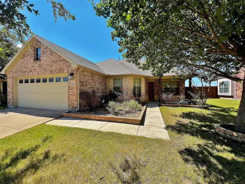 7235 La Mancha, Grand Prairie, TX 75054