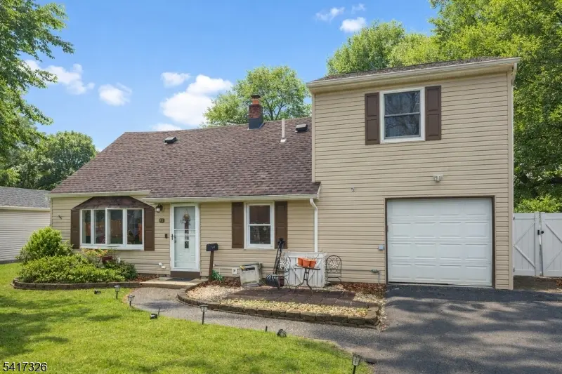 83 Village Rd, Pequannock Twp., NJ 07444