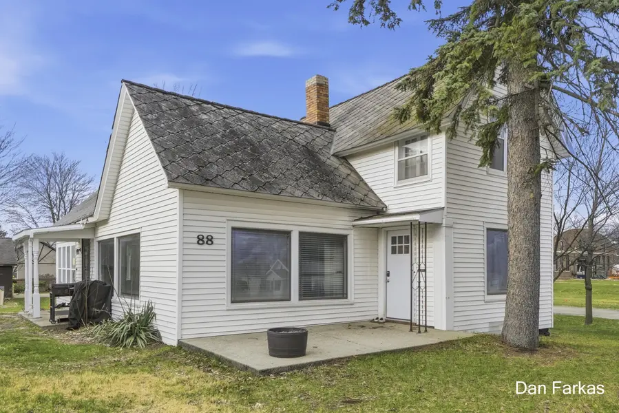 88 W Muskegon ST, Cedar Springs City, MI 49319
