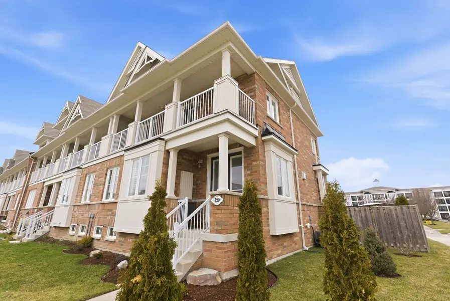 320 Lakebreeze DR N, Clarington, ON L1B 0A1