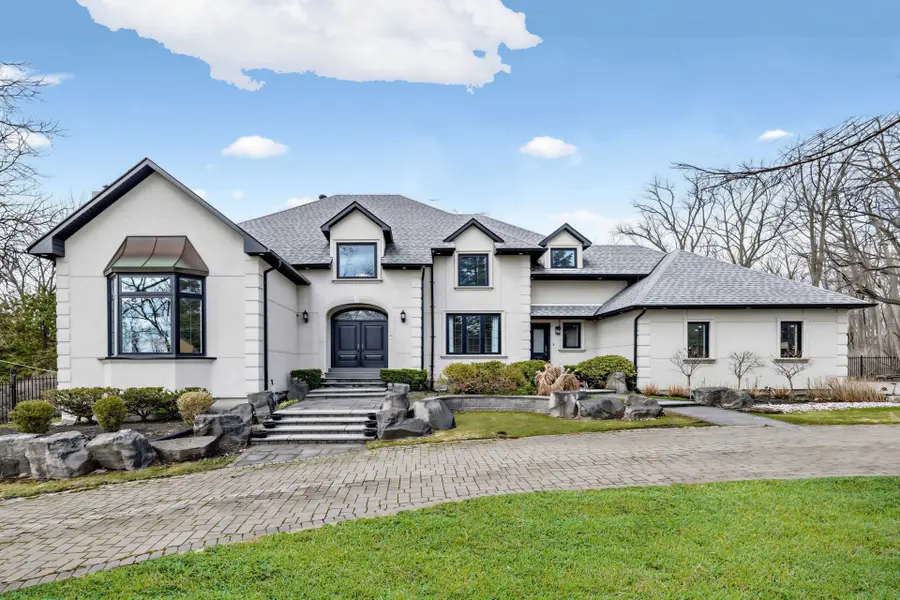 18 Walnut Glen PL, Markham, ON L6C 1A3