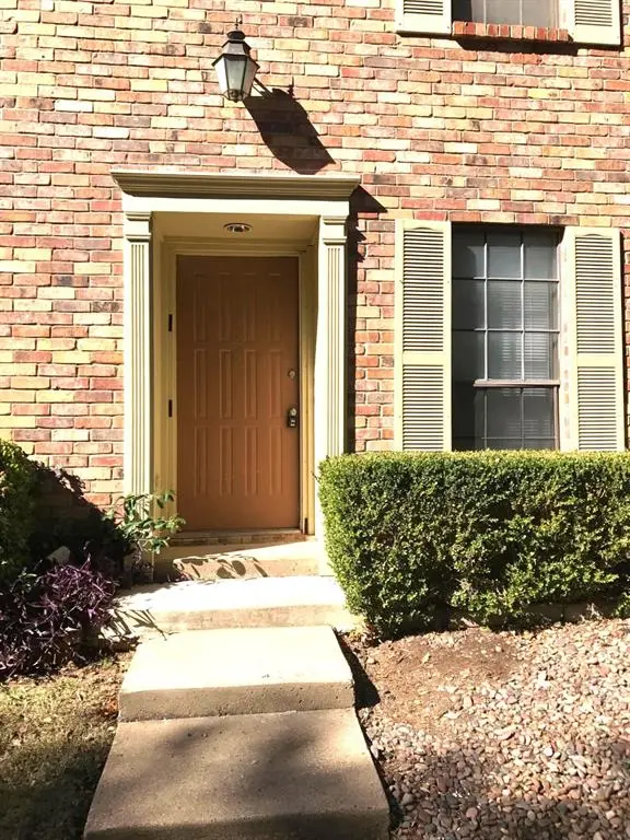 7326 Kingswood Circle, Fort Worth, TX 76133