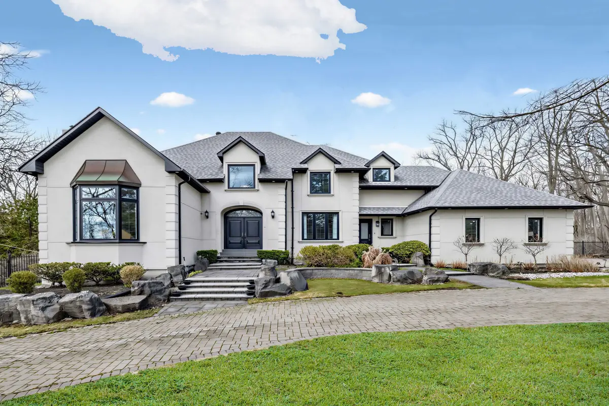 18 Walnut Glen PL, Markham, ON L6C 1A3