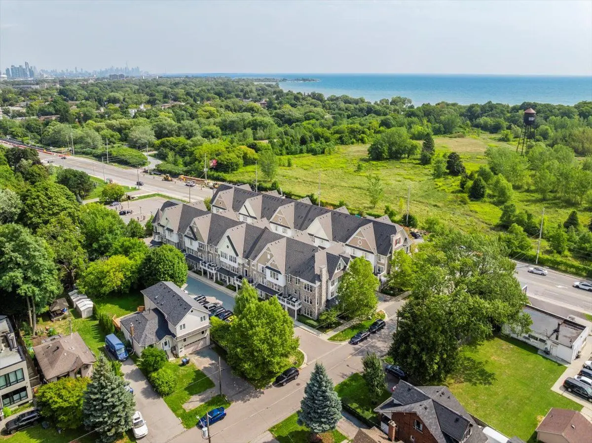 1011 Deta RD #701, Mississauga, ON L5E 0A2