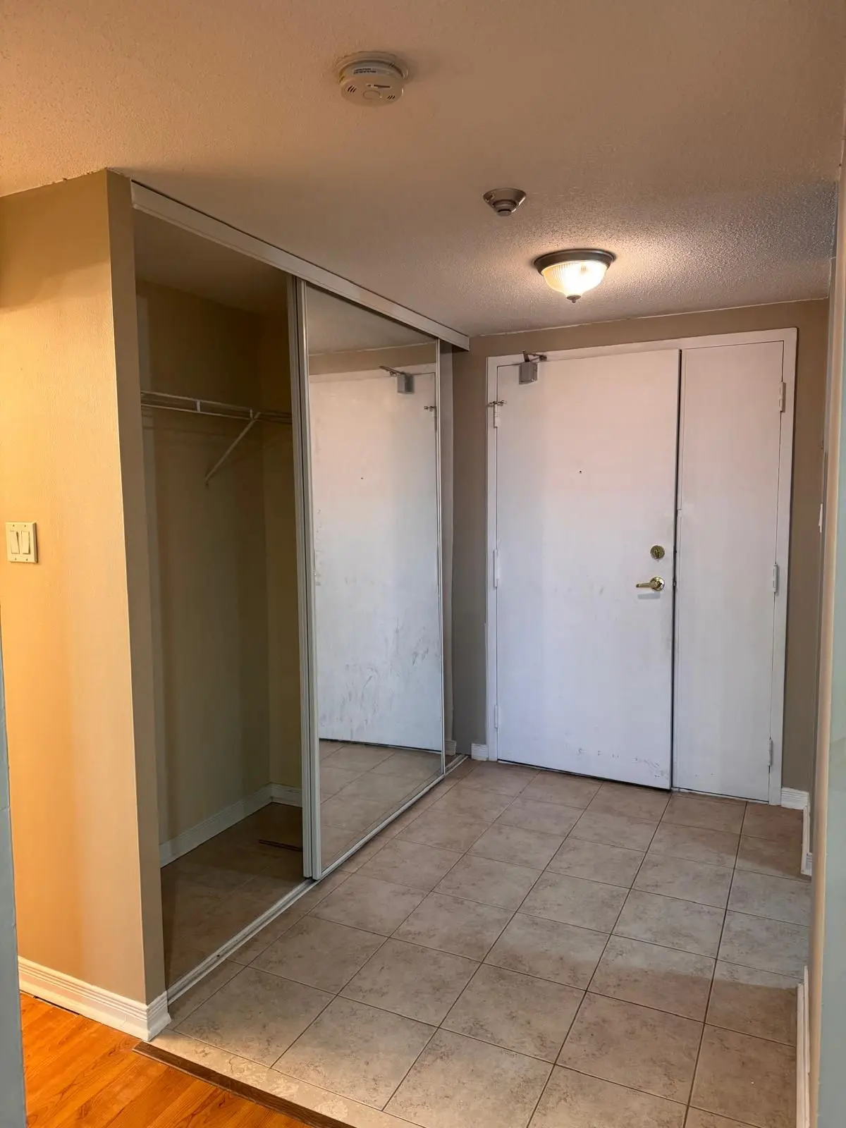 6720 Glen Erin DR #505, Mississauga, ON L5N 3K8