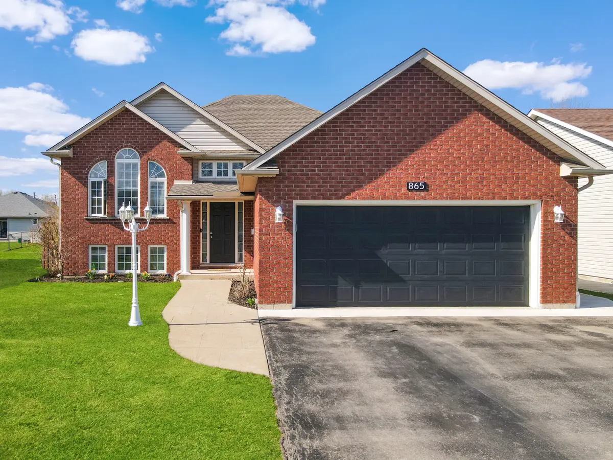 865 Canada DR, Fort Erie, ON L2A 6S5